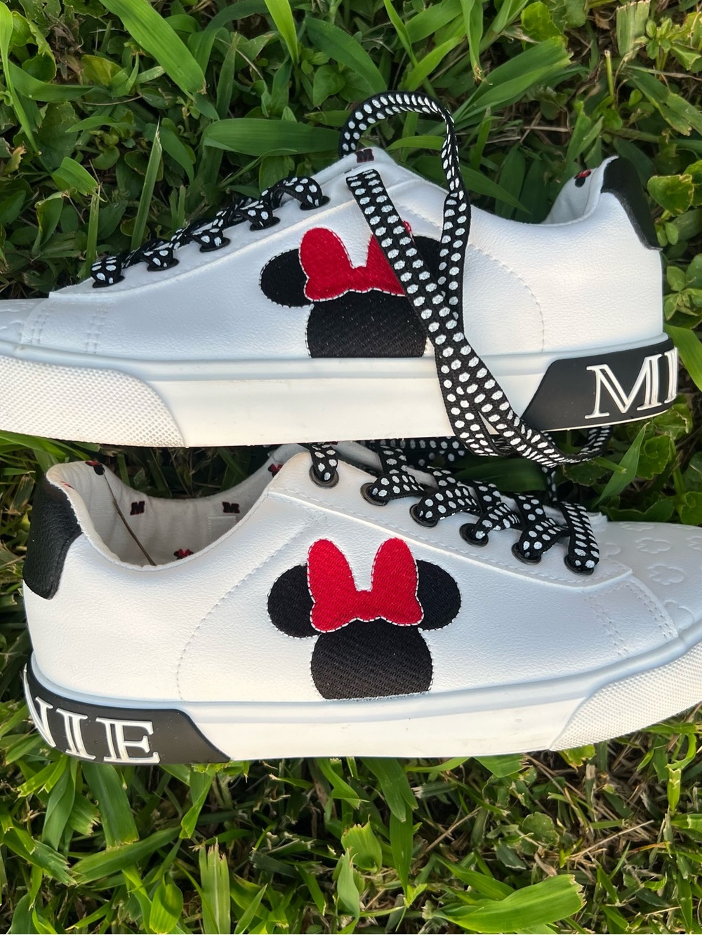Disney Minnie Mouse White Low Top Court Sneakers Polka Dot